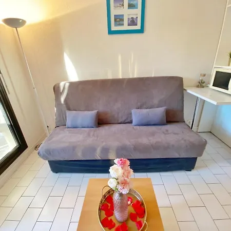A 20m De La Apartment *
