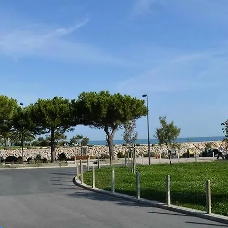 A 20m De La Apartment *